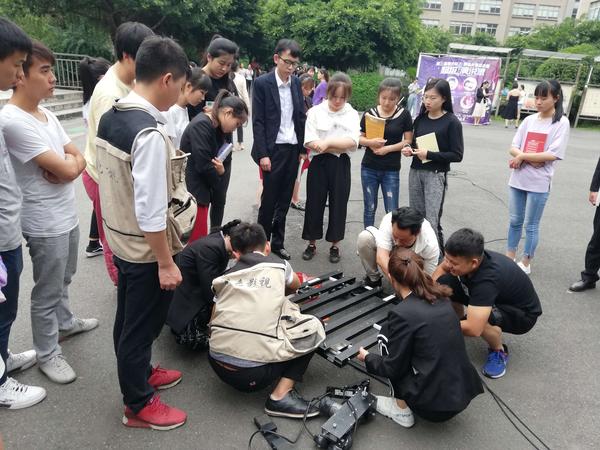 信管系学生实践操作拍摄现场.jpg